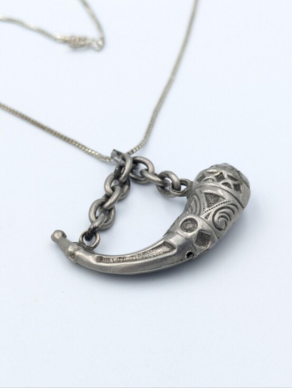 Antique Victorian Cornucopia / Horn pendant on vintage chain necklace - Picture 4 of 5